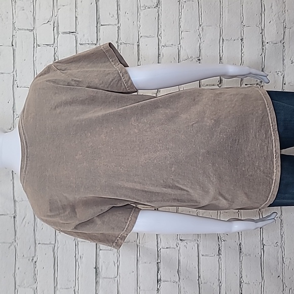 Licensed Band Merch Chris Stapleton Hard Livin' Relaxed Graphic Tee in Tan - Picture 4 of 17